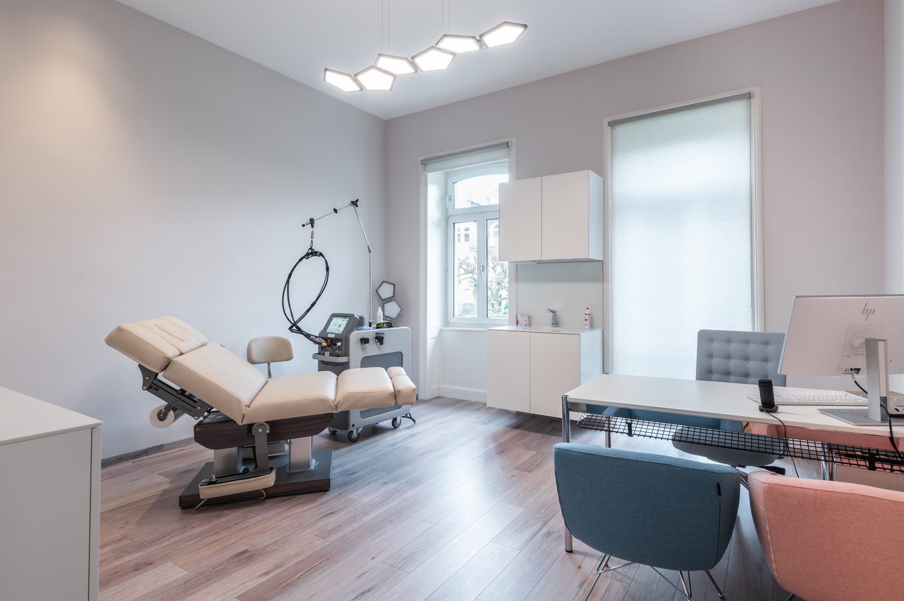Moderner Behandlungsraum Dermatologie Bad Homburg - Praxis D.